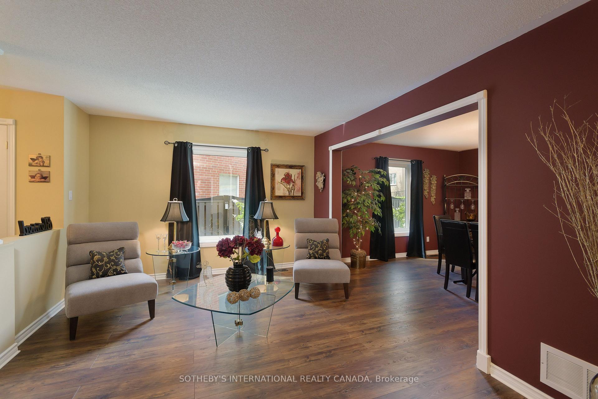 Photo 8 of 52 Monteith Crescent, Vaughan, Maple — HOMEH