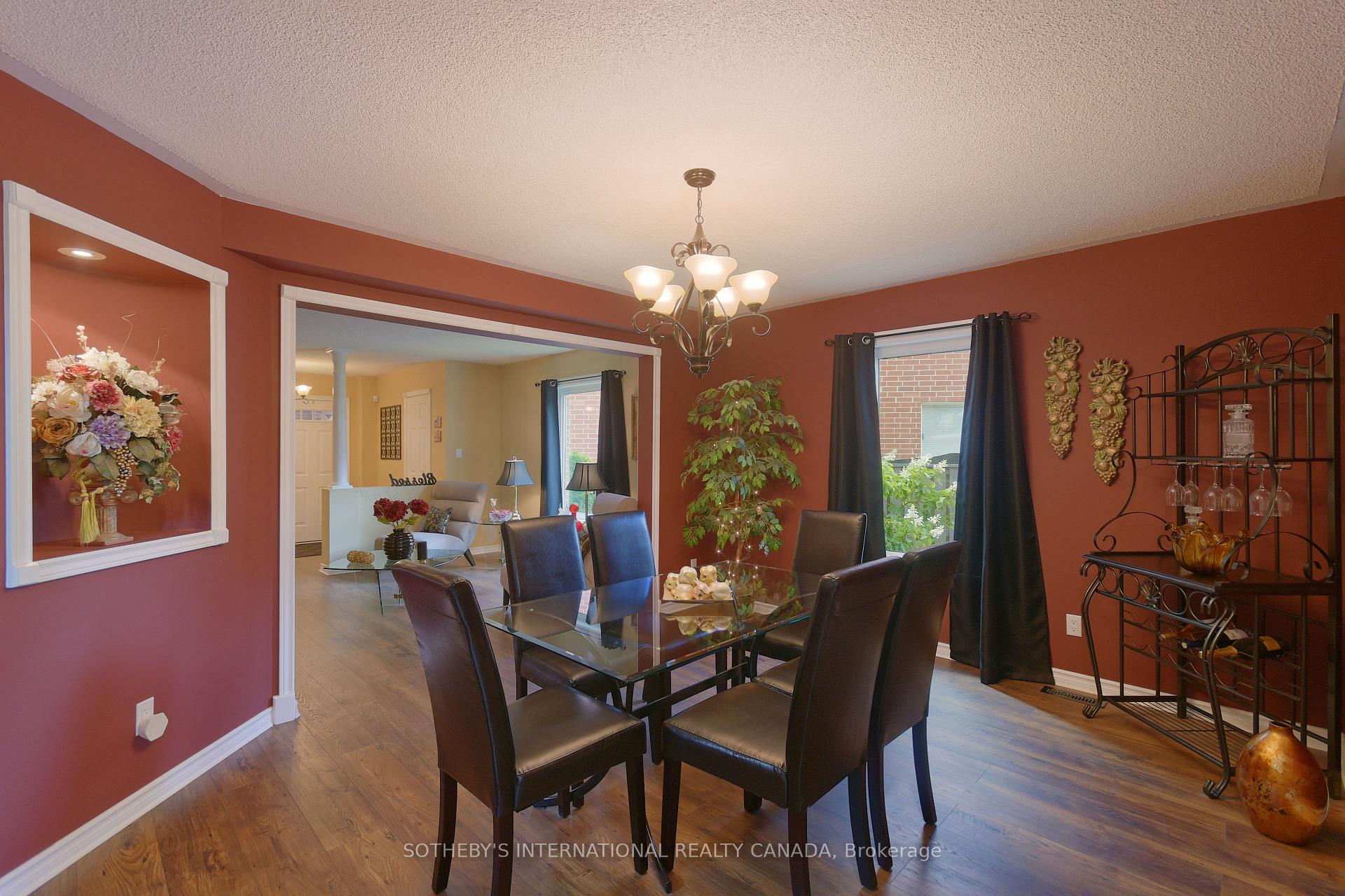 Photo 10 of 52 Monteith Crescent, Vaughan, Maple — HOMEH