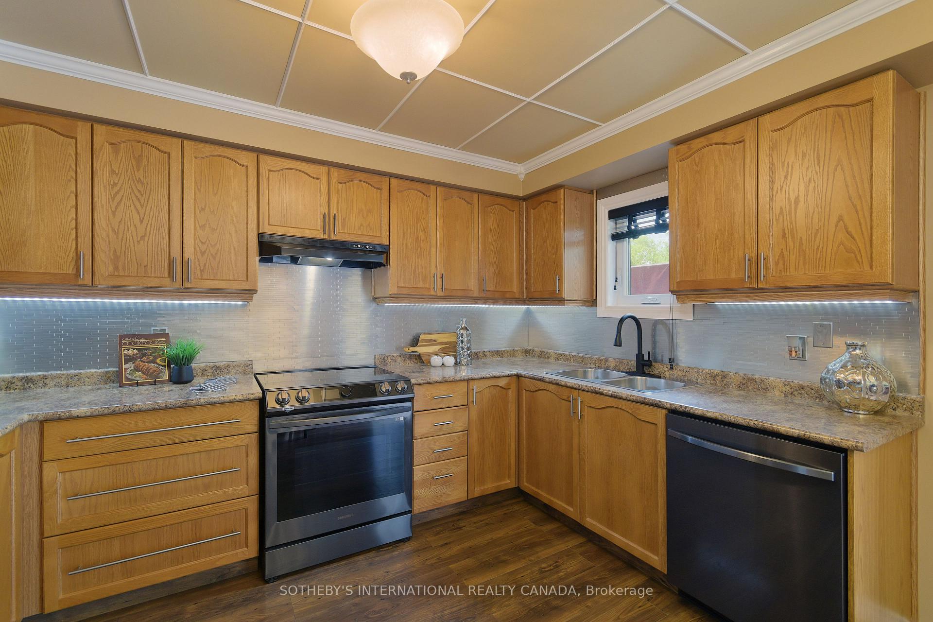 Photo 18 of 52 Monteith Crescent, Vaughan, Maple — HOMEH