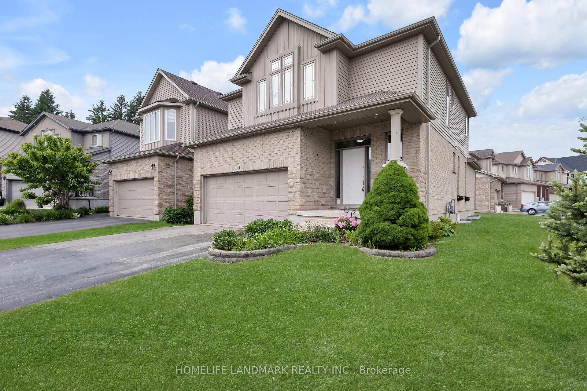 Photo 2 of 301 Westpark Crescent, Waterloo — HOMEH