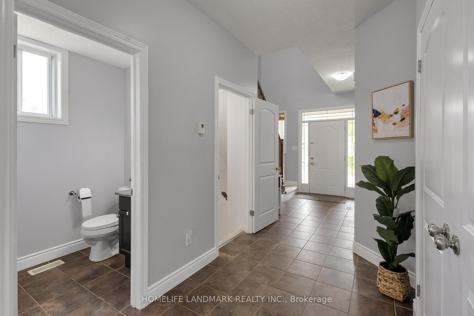 Photo 4 of 301 Westpark Crescent, Waterloo — HOMEH