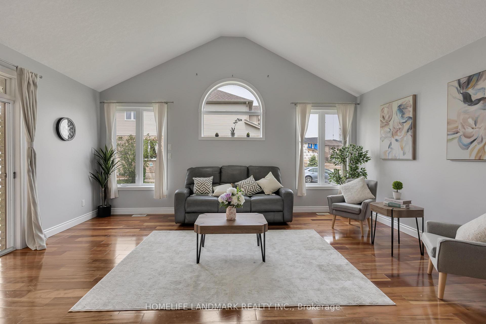 Photo 6 of 301 Westpark Crescent, Waterloo — HOMEH