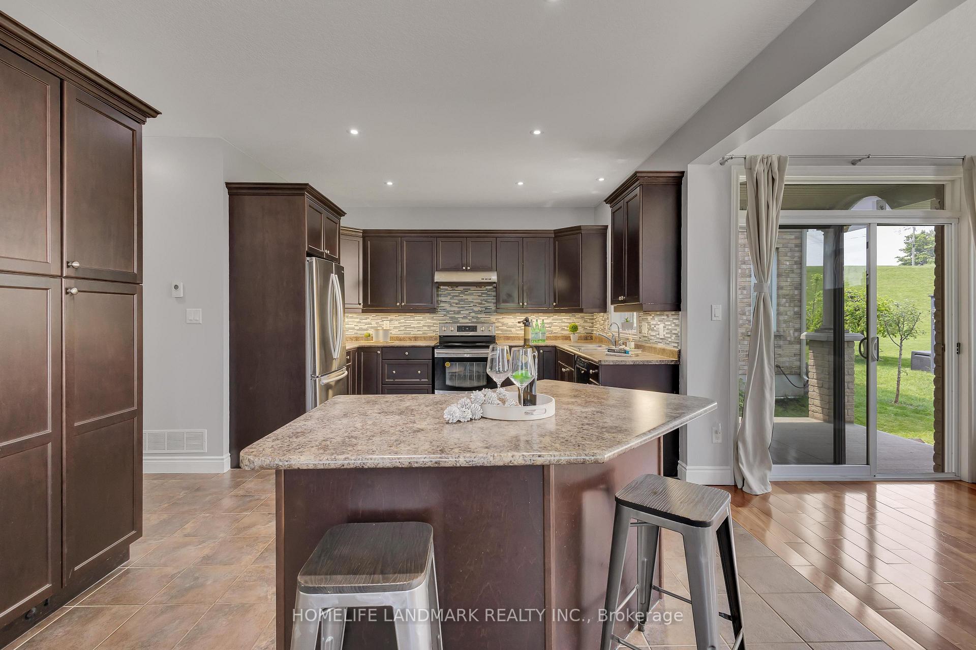 Photo 11 of 301 Westpark Crescent, Waterloo — HOMEH