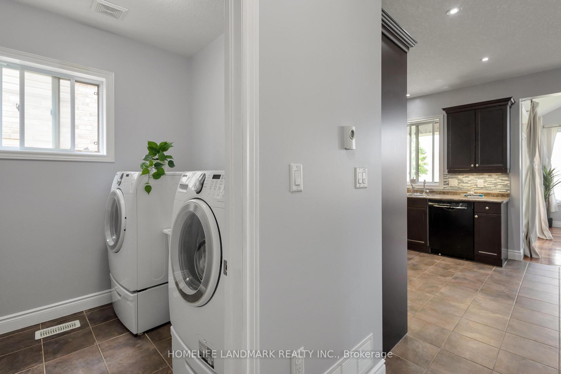 Photo 15 of 301 Westpark Crescent, Waterloo — HOMEH