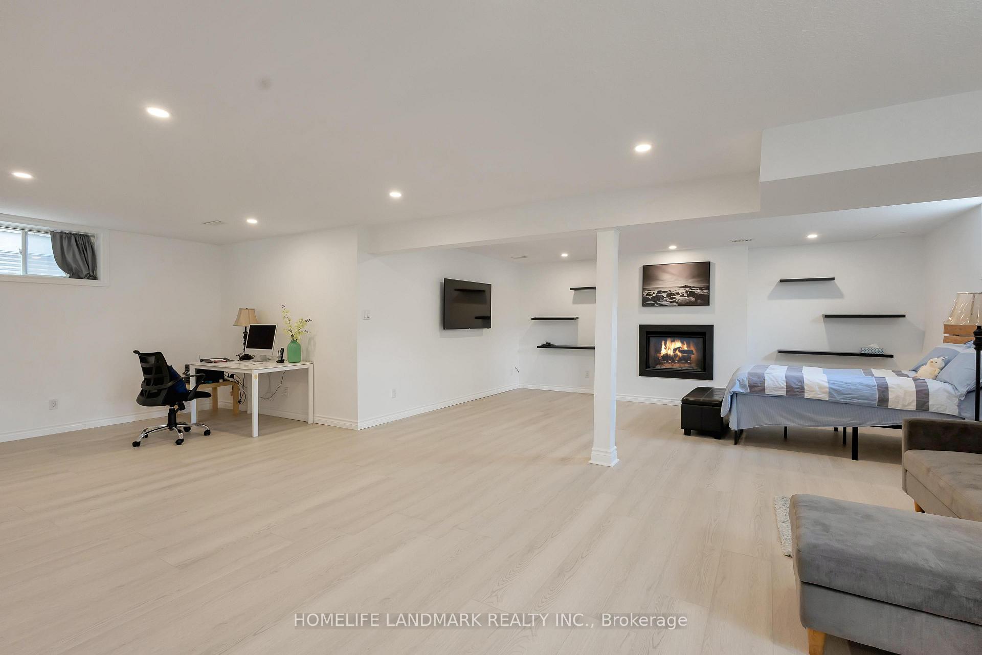 Photo 31 of 301 Westpark Crescent, Waterloo — HOMEH