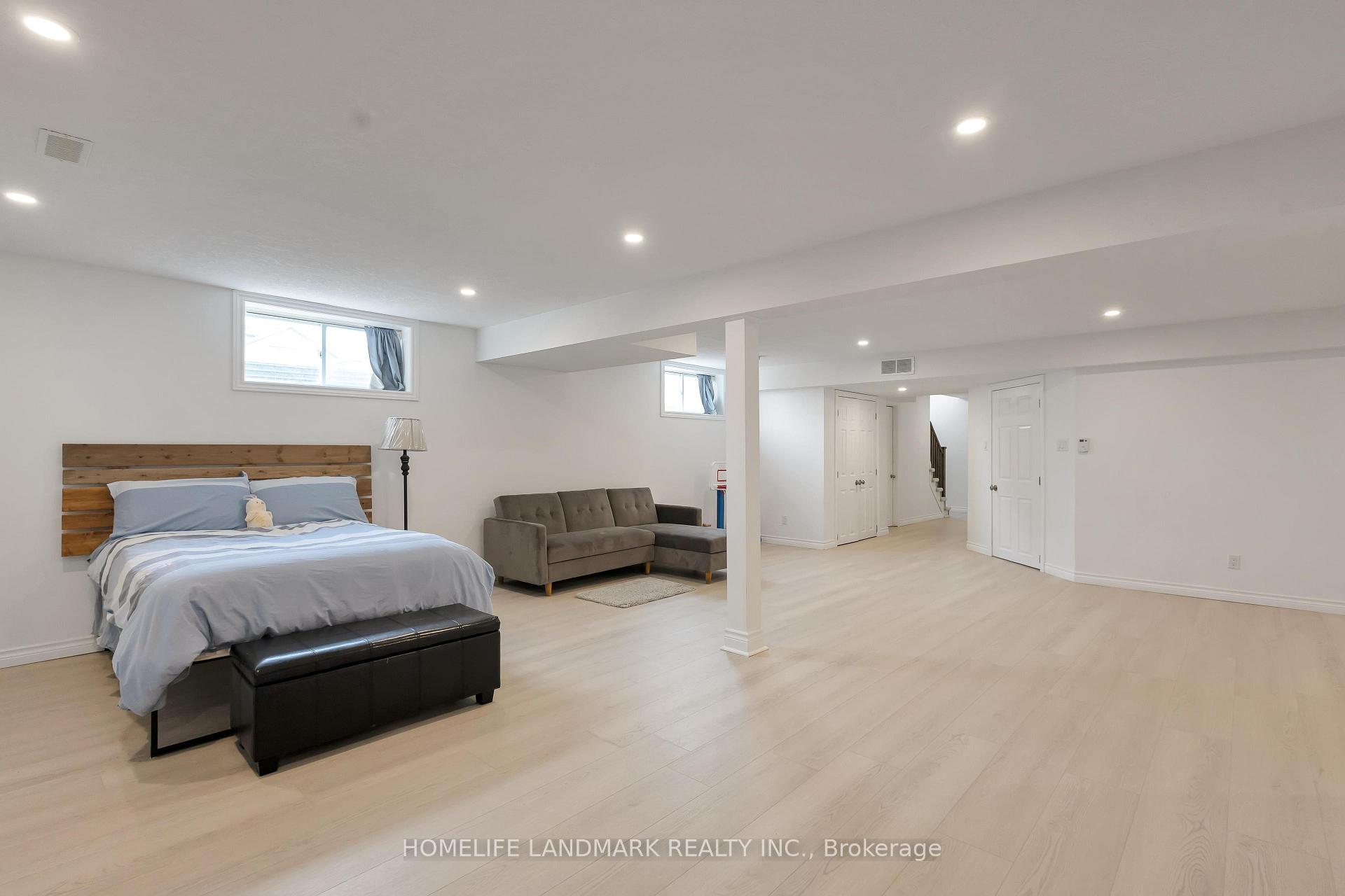 Photo 32 of 301 Westpark Crescent, Waterloo — HOMEH