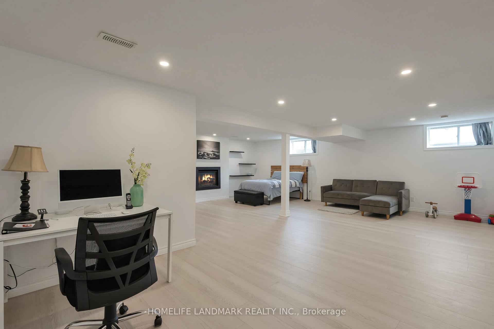 Photo 33 of 301 Westpark Crescent, Waterloo — HOMEH