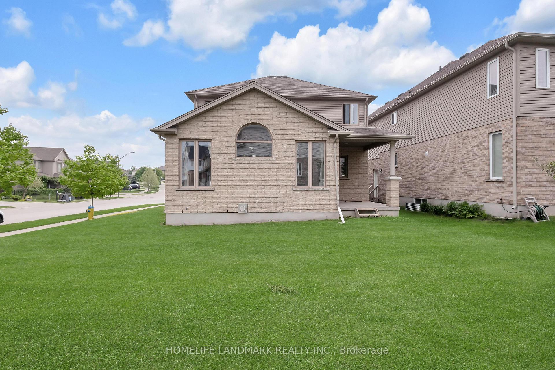Photo 36 of 301 Westpark Crescent, Waterloo — HOMEH