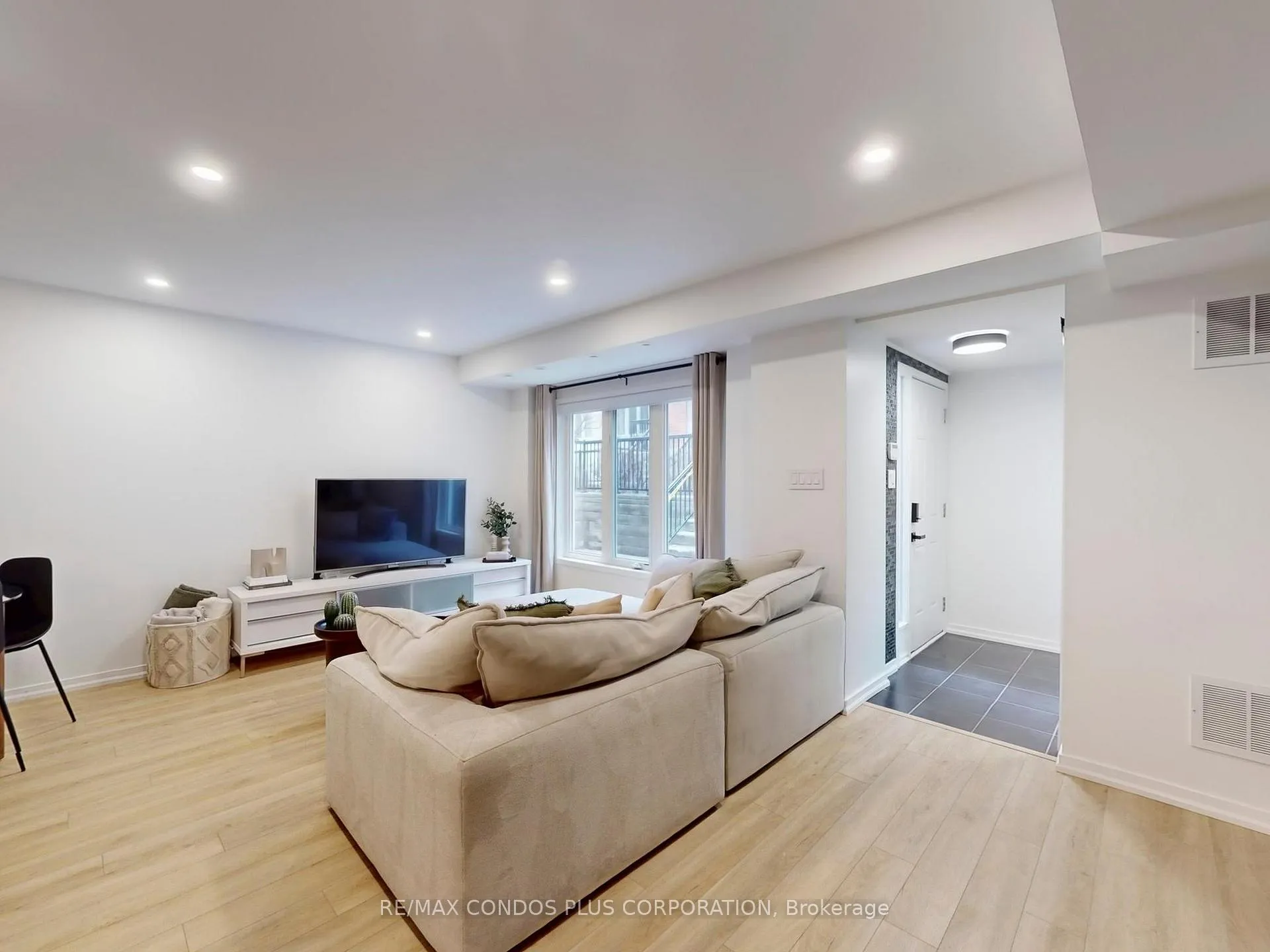 Photo 11 of 29 Florence Wyle Lane, Toronto, South Riverdale — HOMEH