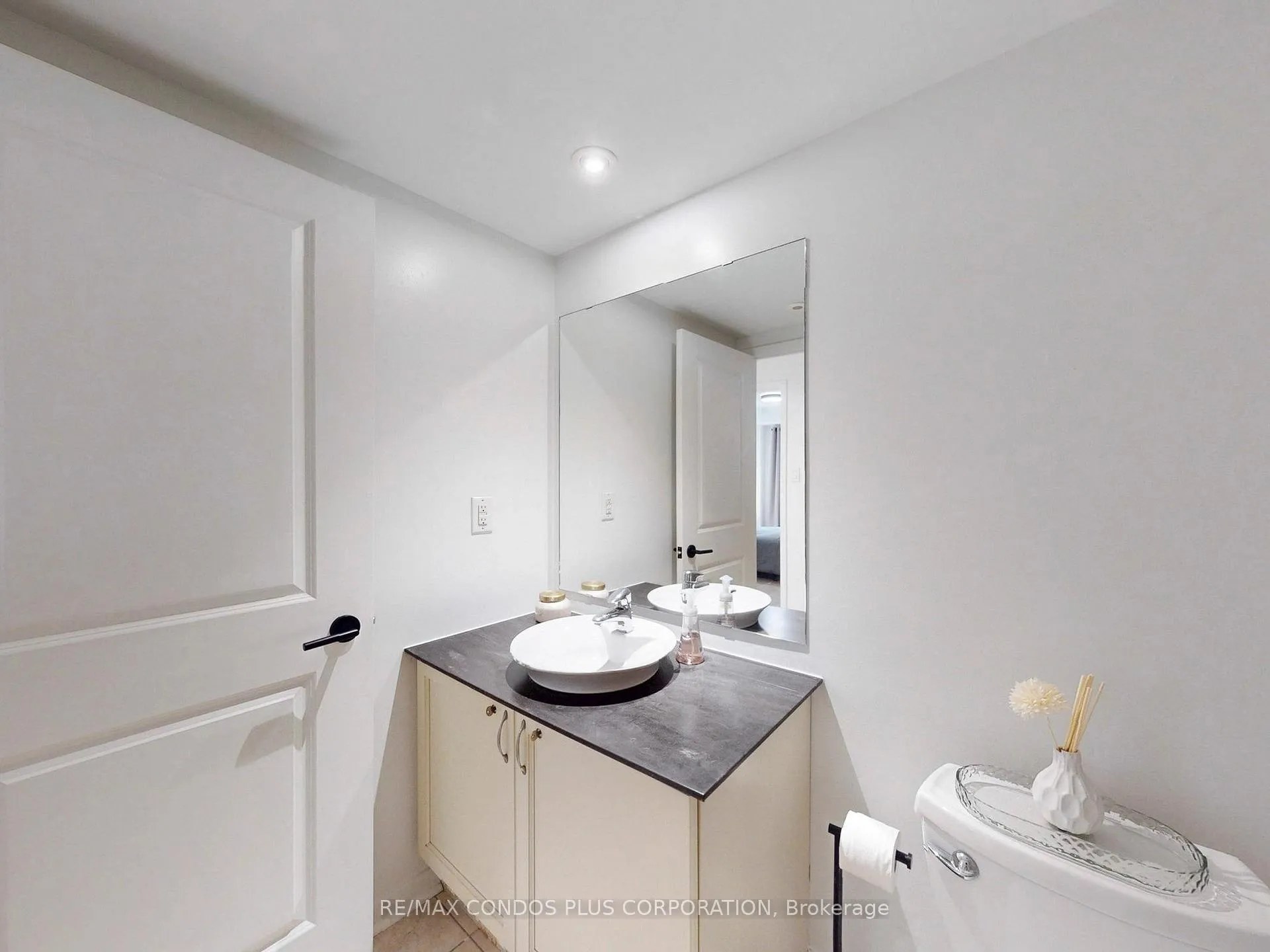 Photo 39 of 29 Florence Wyle Lane, Toronto, South Riverdale — HOMEH
