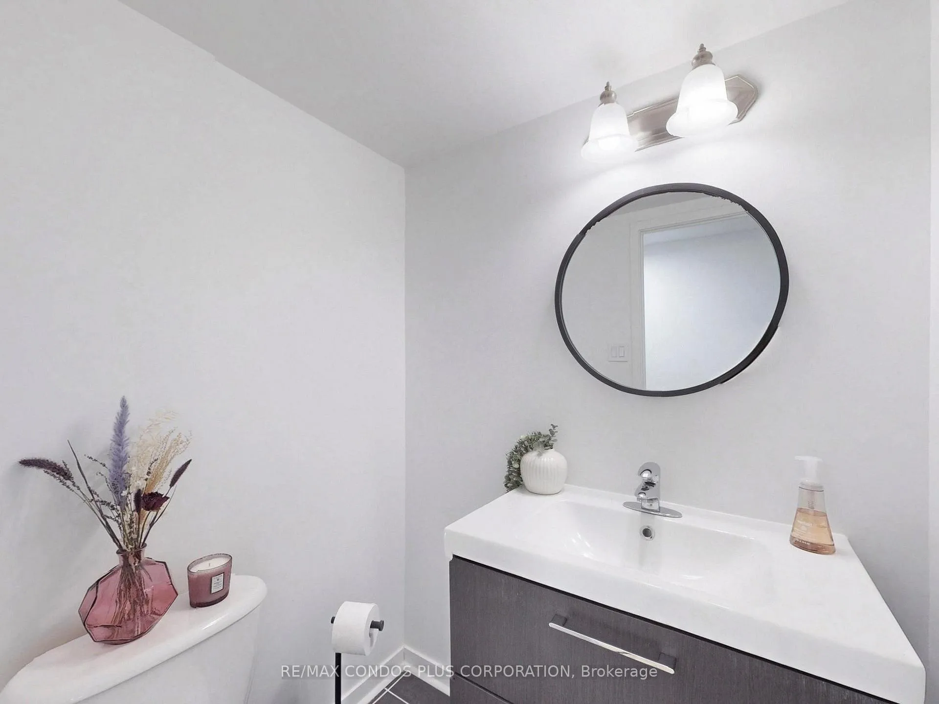 Photo 41 of 29 Florence Wyle Lane, Toronto, South Riverdale — HOMEH