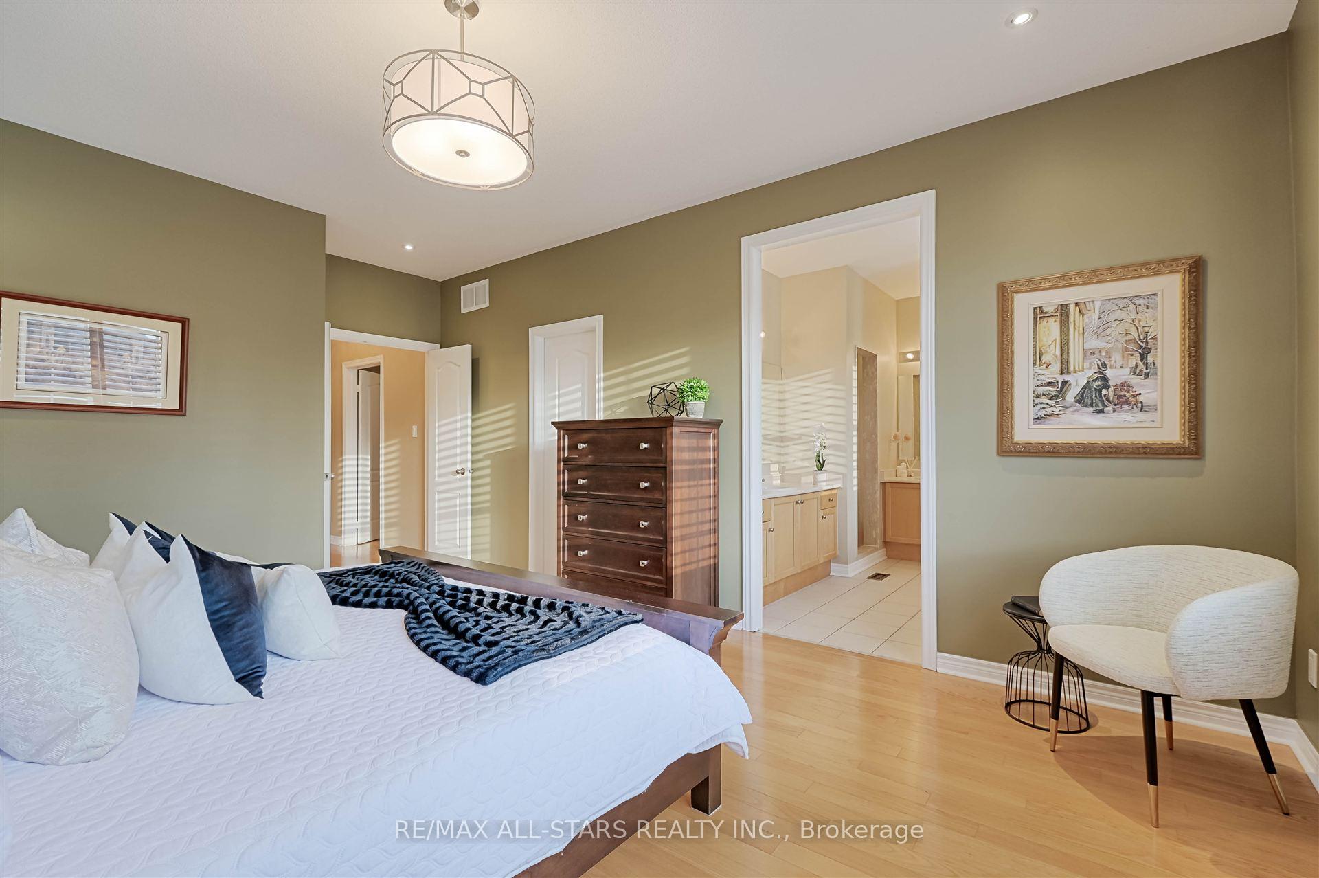 Photo 23 of 32 Joseph Street, Uxbridge — HOMEH