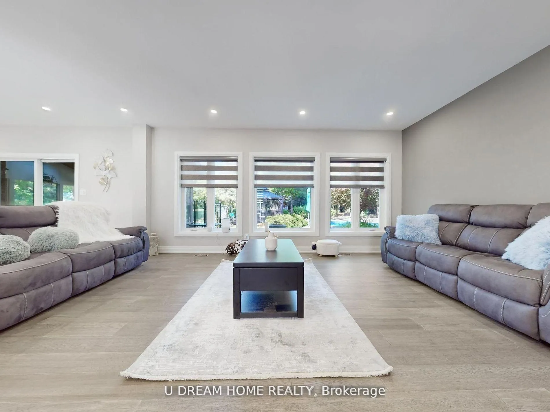 Photo 5 of 2 Jarvis Avenue, Aurora, Aurora Estates — HOMEH