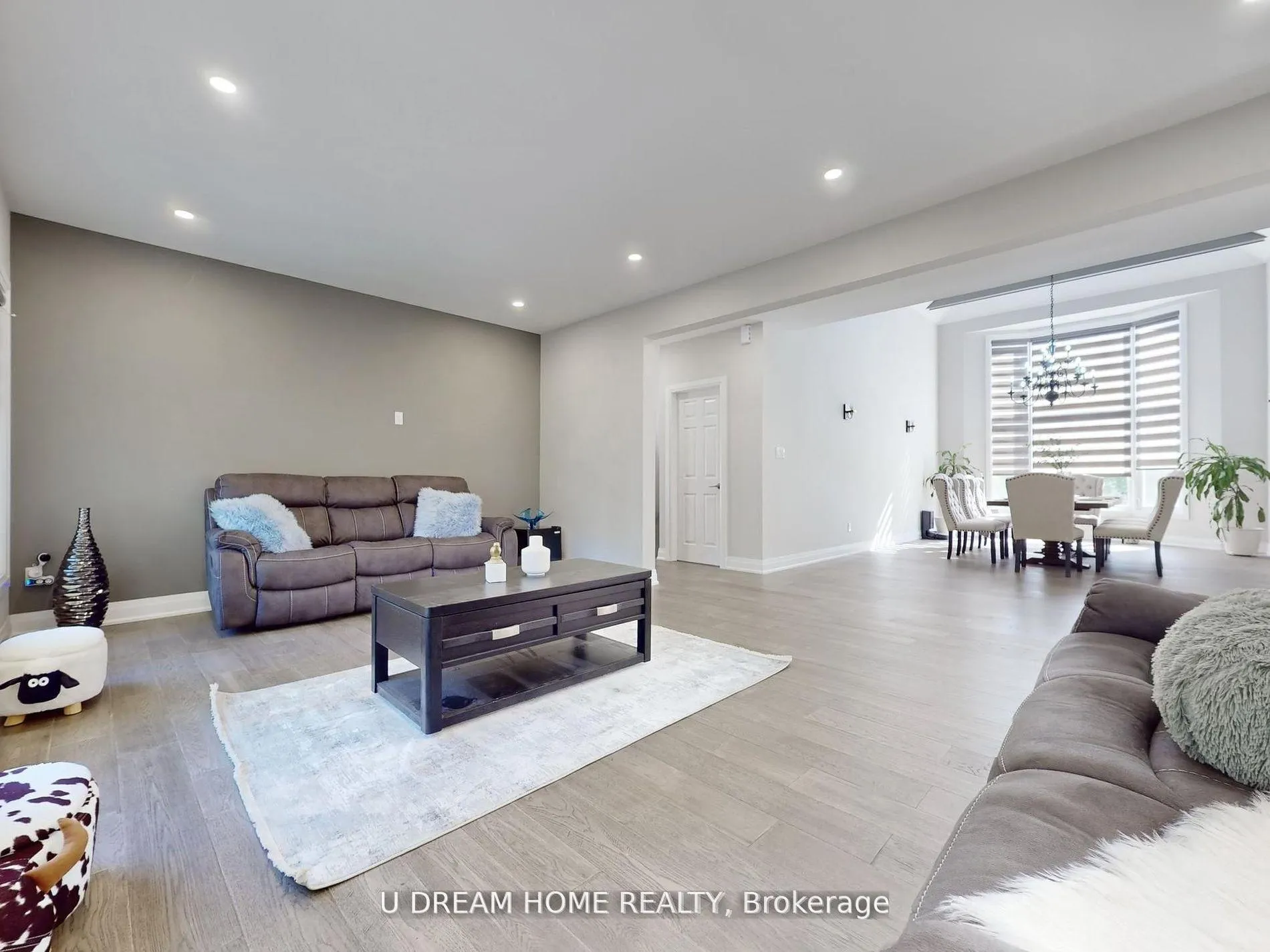 Photo 6 of 2 Jarvis Avenue, Aurora, Aurora Estates — HOMEH