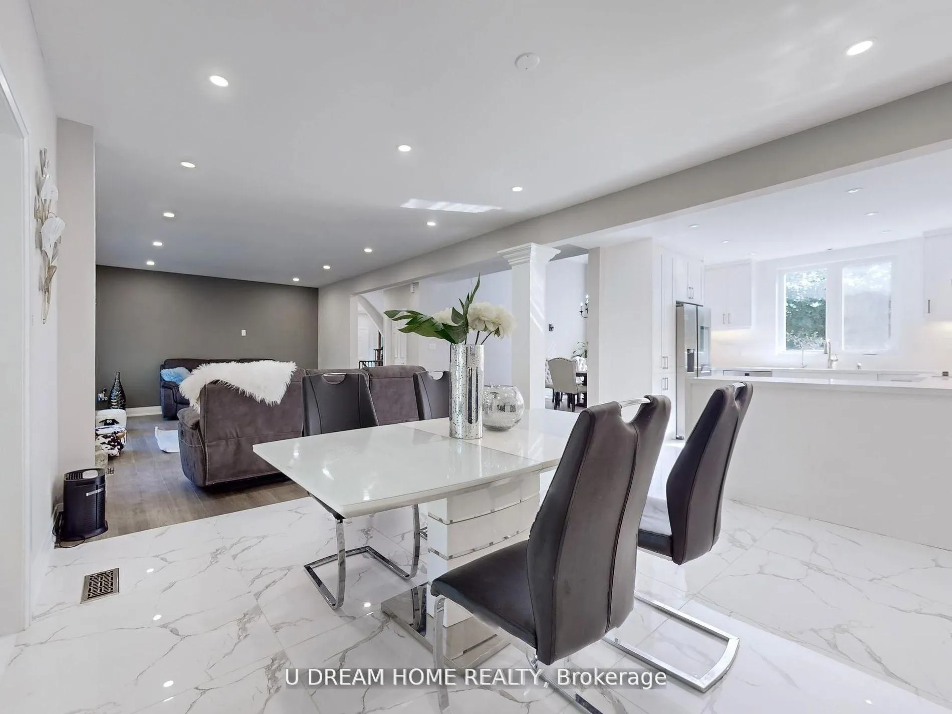 Photo 13 of 2 Jarvis Avenue, Aurora, Aurora Estates — HOMEH