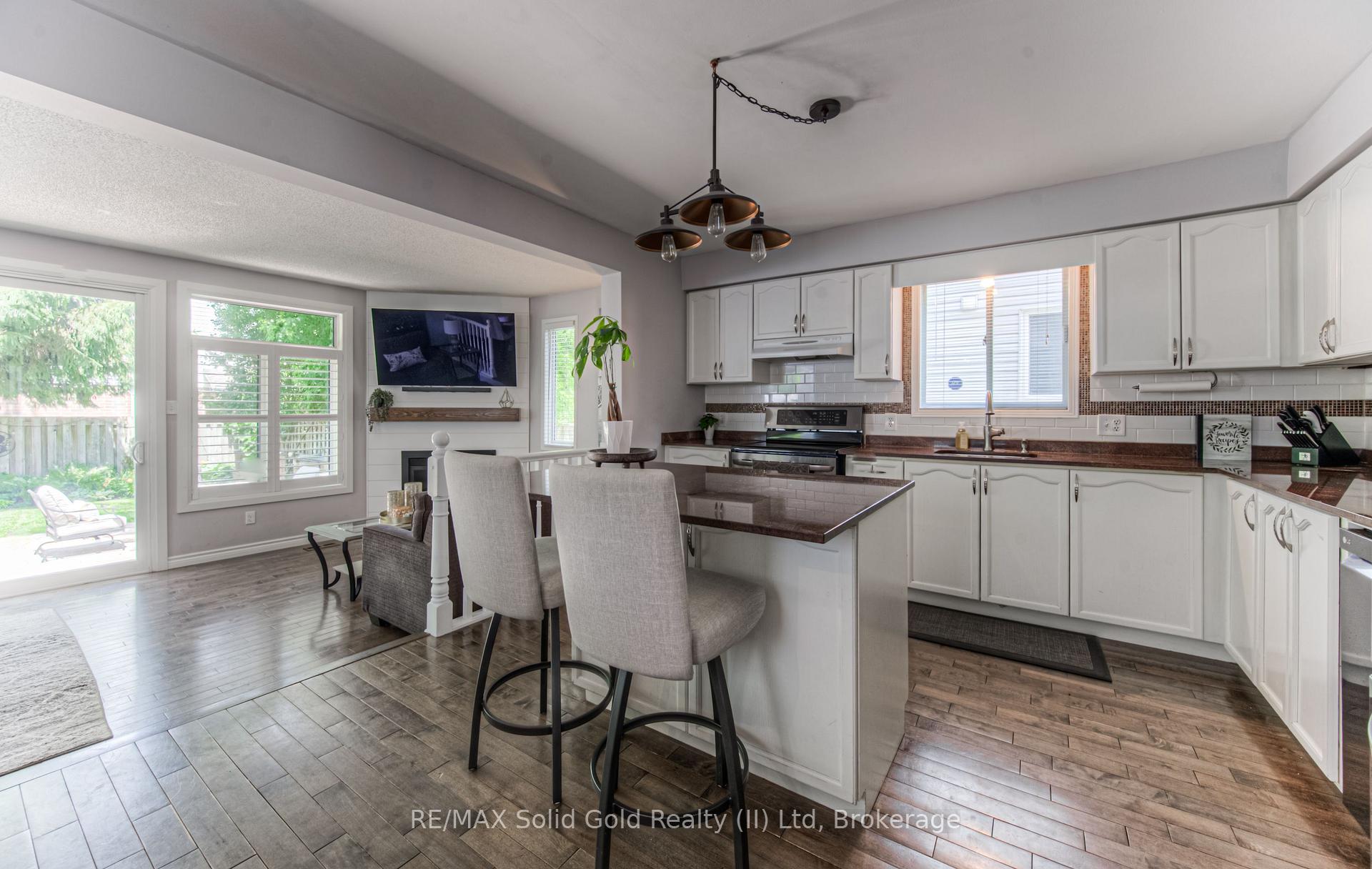 Photo 7 of 194 Auburn Drive, Waterloo — HOMEH