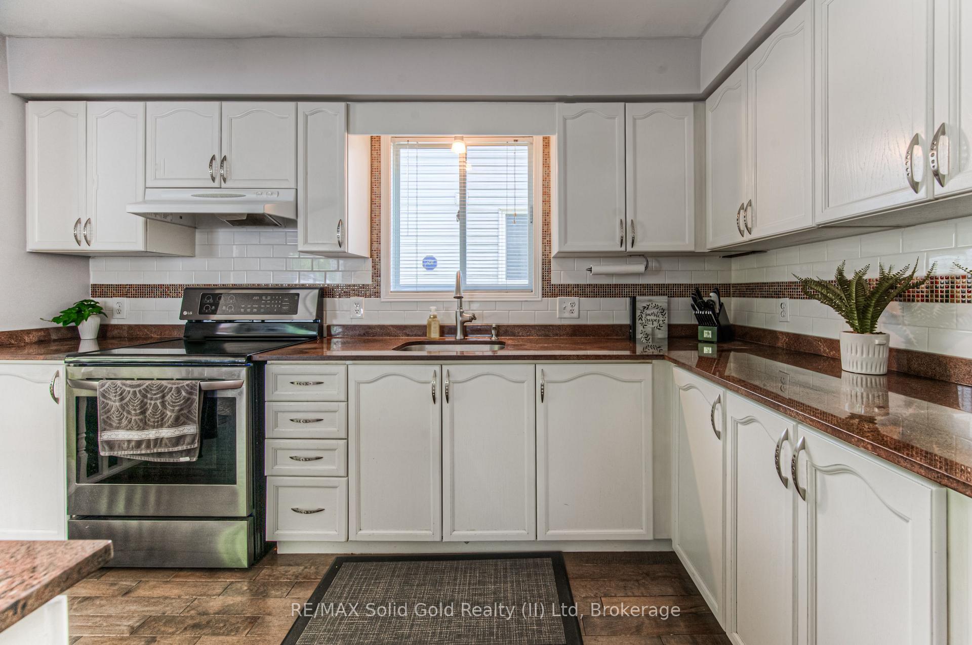Photo 9 of 194 Auburn Drive, Waterloo — HOMEH