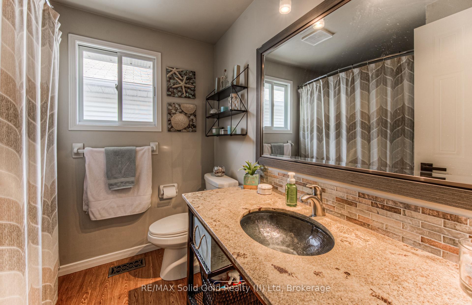Photo 18 of 194 Auburn Drive, Waterloo — HOMEH