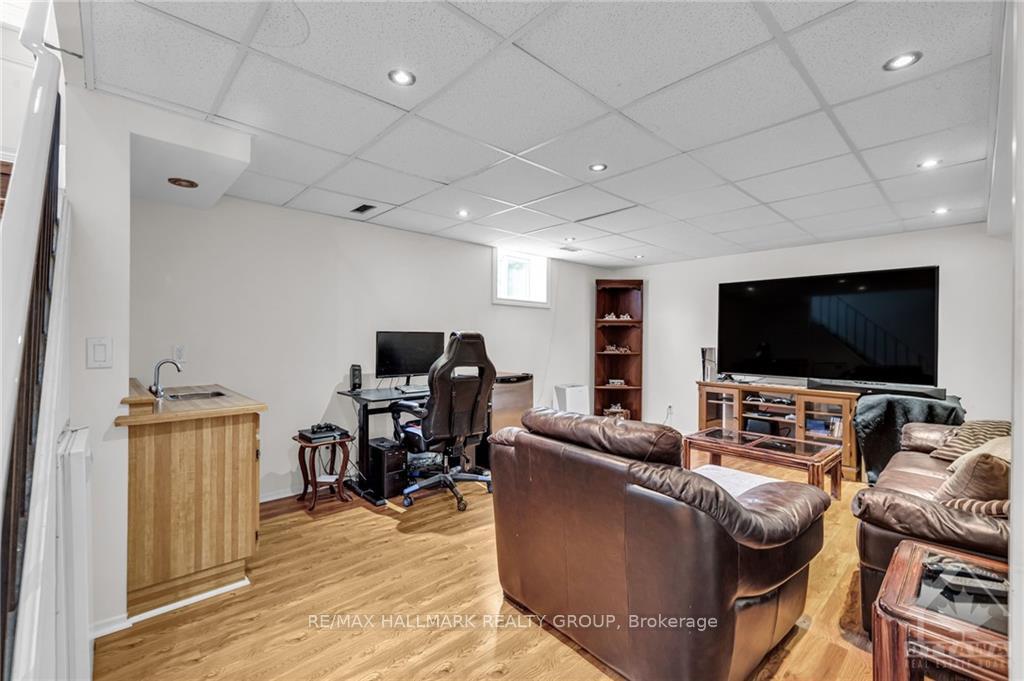 Photo 18 of 26 Dunham Street, Ottawa, Cardinal Heights — HOMEH