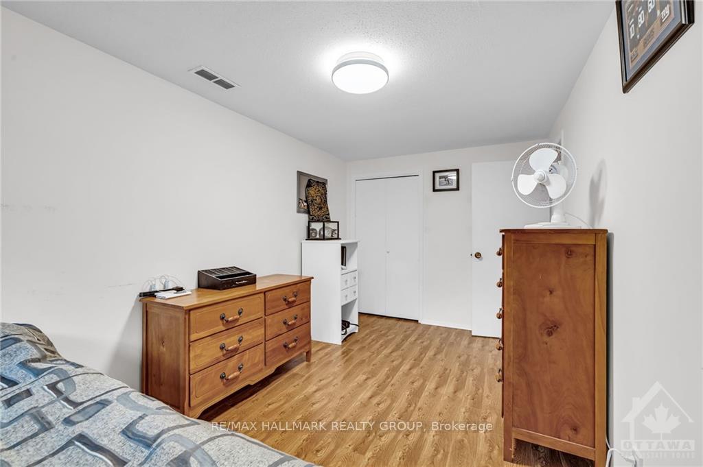 Photo 17 of 26 Dunham Street, Ottawa, Cardinal Heights — HOMEH