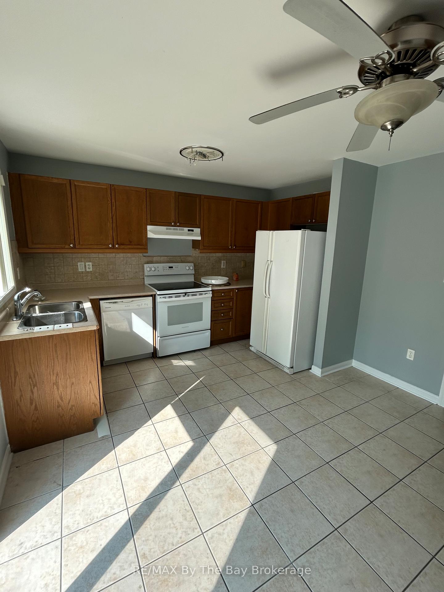 Photo 2 of 23 Rose Valley Way, Wasaga Beach — HOMEH