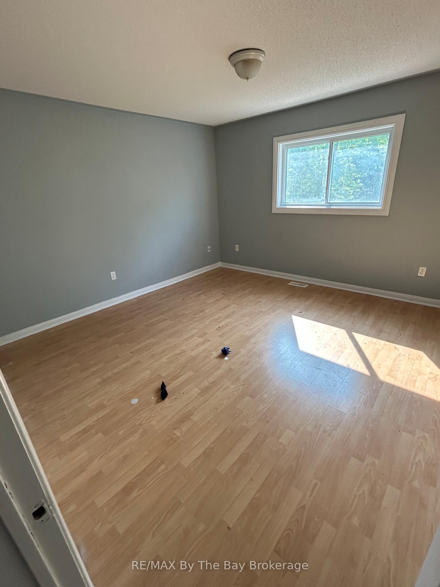 Photo 4 of 23 Rose Valley Way, Wasaga Beach — HOMEH