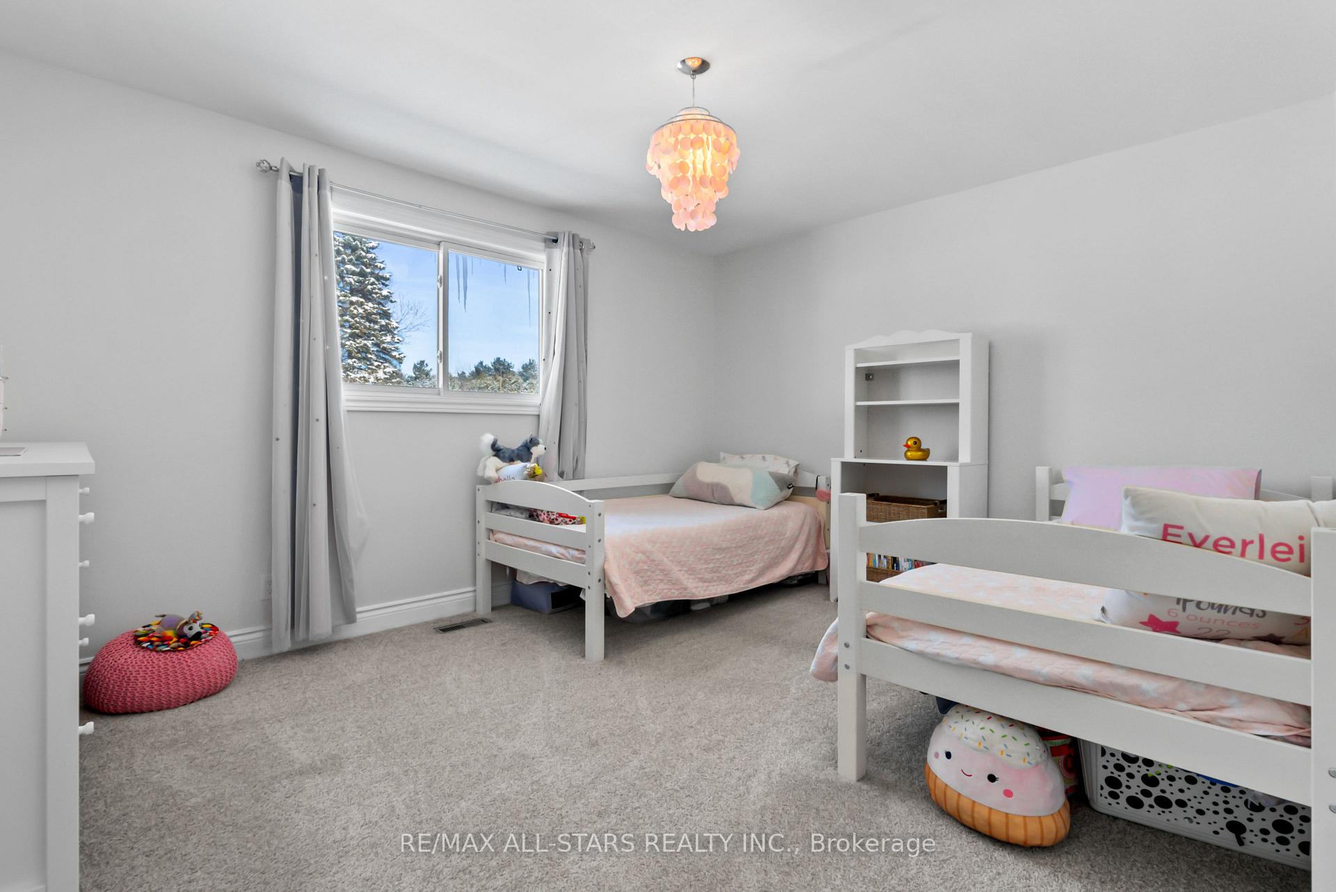 Photo 3 of 60 Young Street, Uxbridge — HOMEH