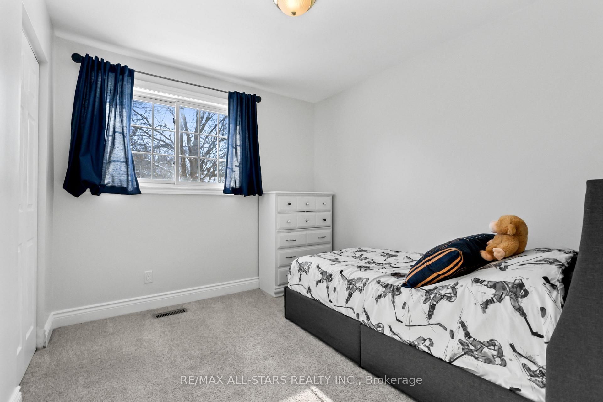 Photo 4 of 60 Young Street, Uxbridge — HOMEH