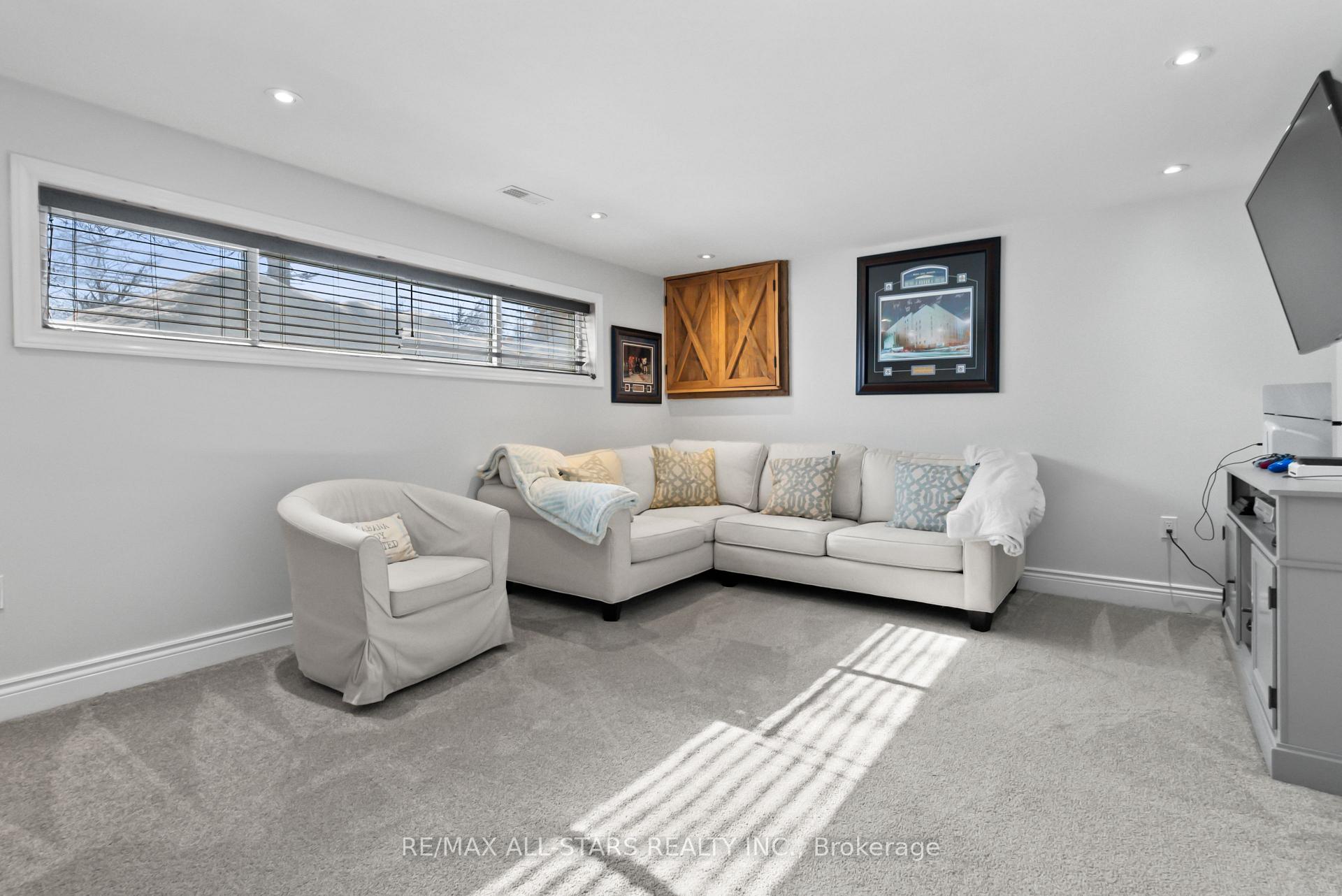 Photo 7 of 60 Young Street, Uxbridge — HOMEH