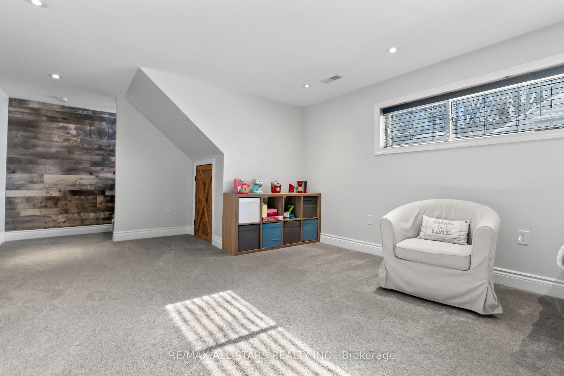 Photo 8 of 60 Young Street, Uxbridge — HOMEH