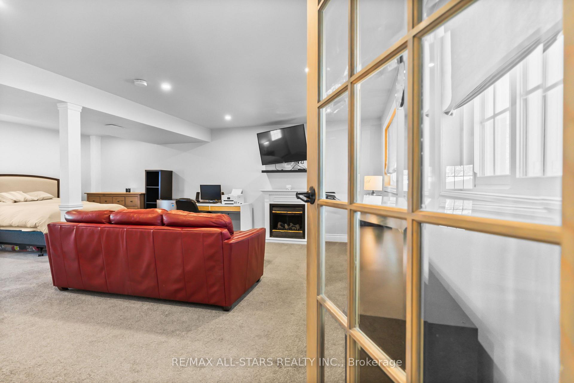 Photo 10 of 60 Young Street, Uxbridge — HOMEH