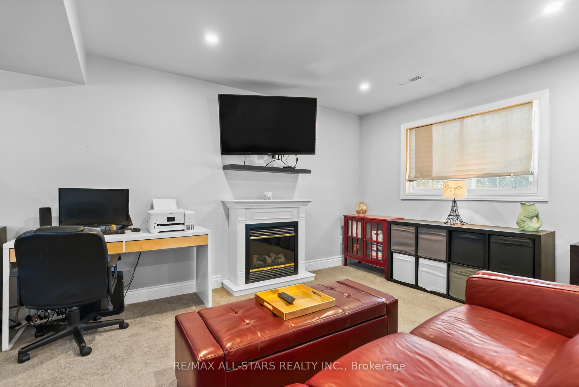 Photo 13 of 60 Young Street, Uxbridge — HOMEH