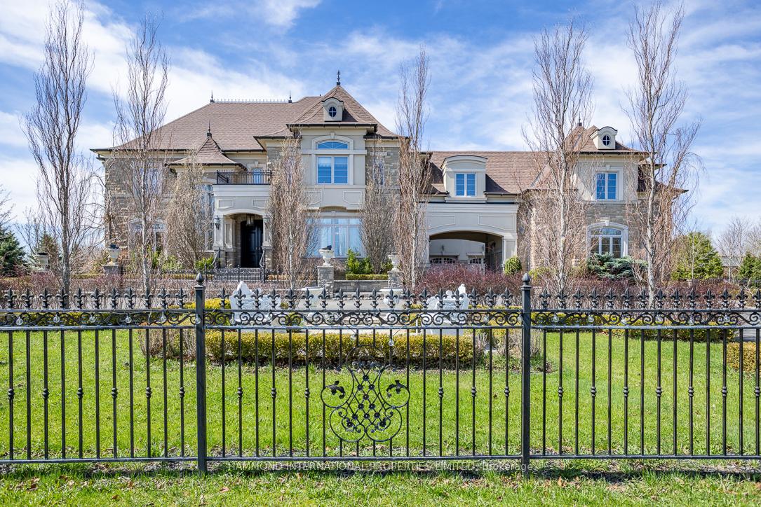 Photo 3 of 106 Stallions Court, Vaughan, Rural Vaughan — HOMEH