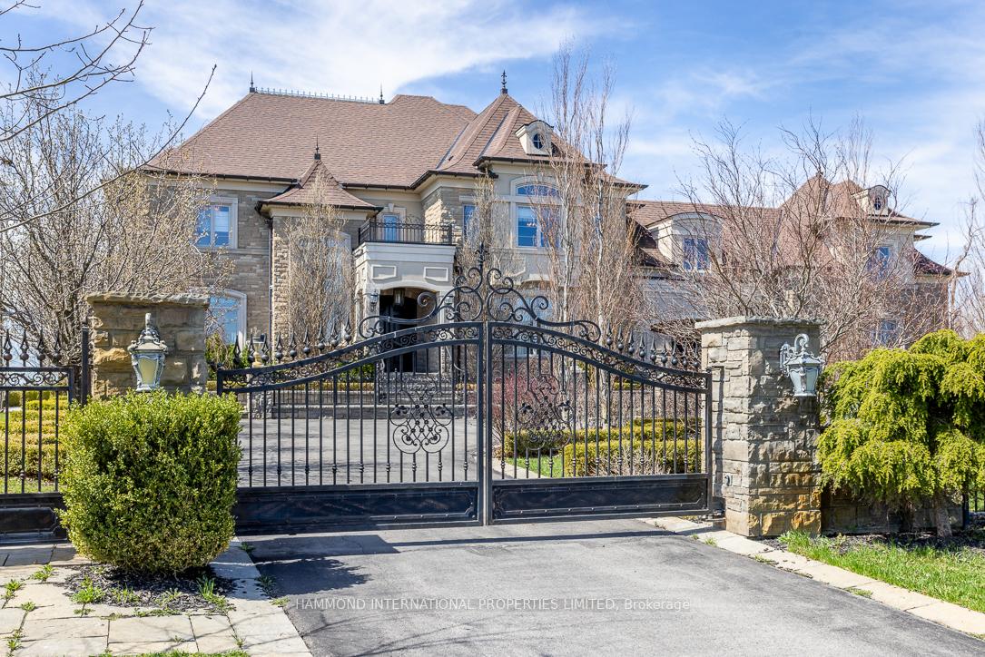 Photo 4 of 106 Stallions Court, Vaughan, Rural Vaughan — HOMEH