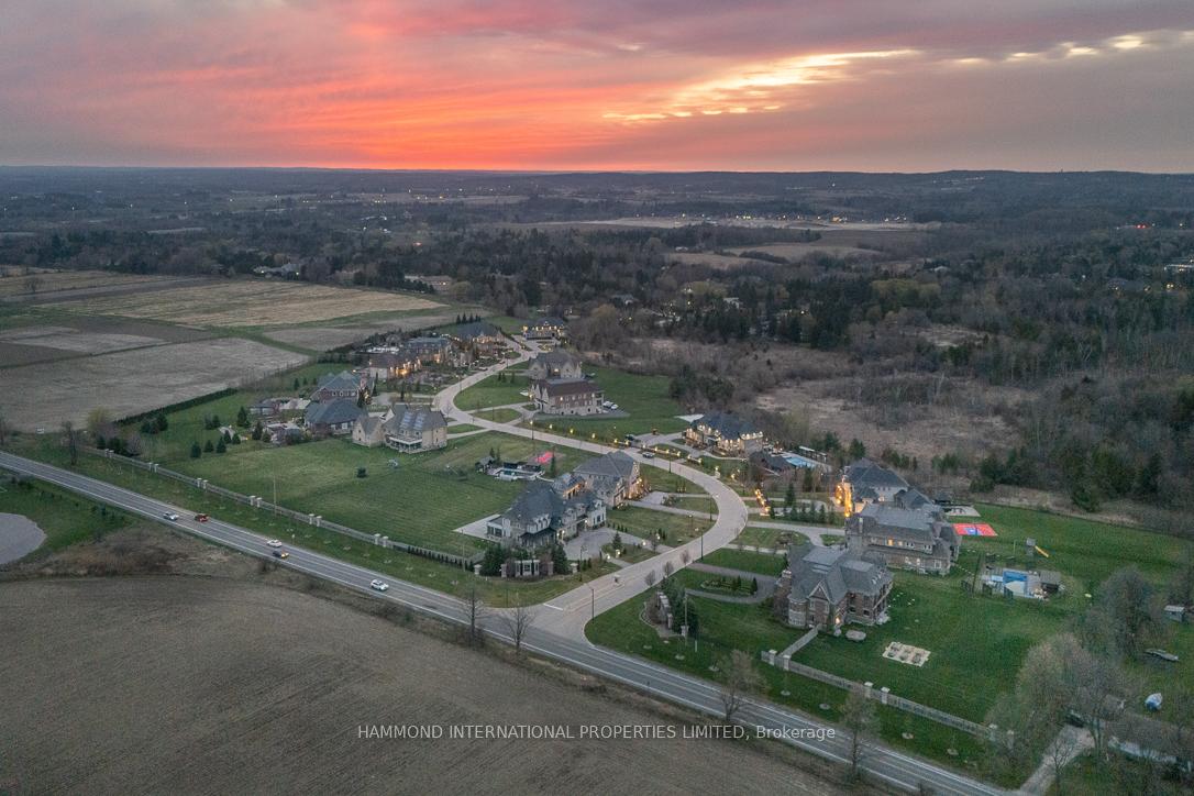 Photo 9 of 106 Stallions Court, Vaughan, Rural Vaughan — HOMEH