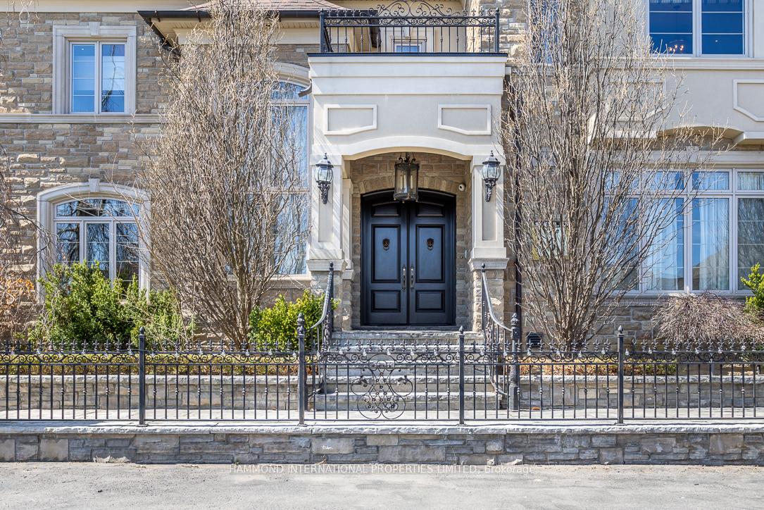 Photo 10 of 106 Stallions Court, Vaughan, Rural Vaughan — HOMEH