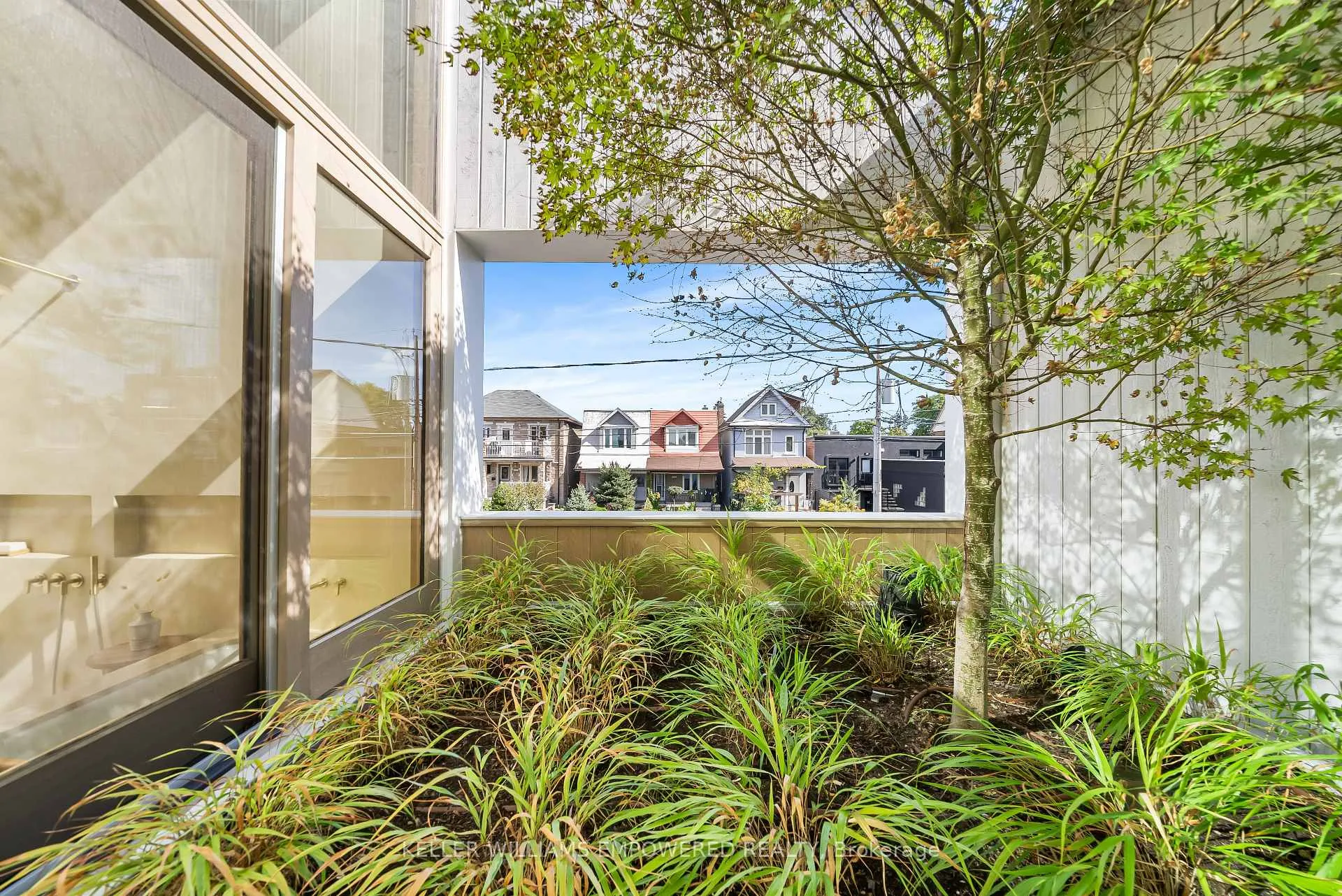 Photo 12 of 722 Lansdowne Avenue, Toronto, Dovercourt-Wallace Emerson-Junction — HOMEH