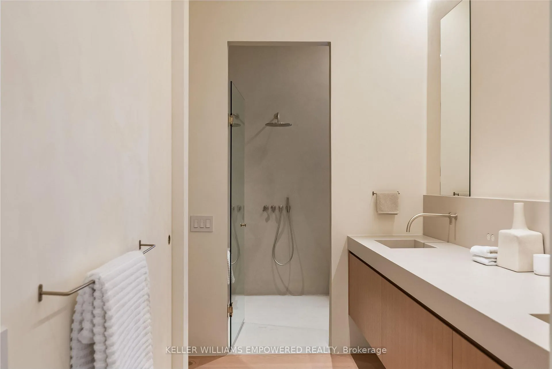 Photo 34 of 722 Lansdowne Avenue, Toronto, Dovercourt-Wallace Emerson-Junction — HOMEH