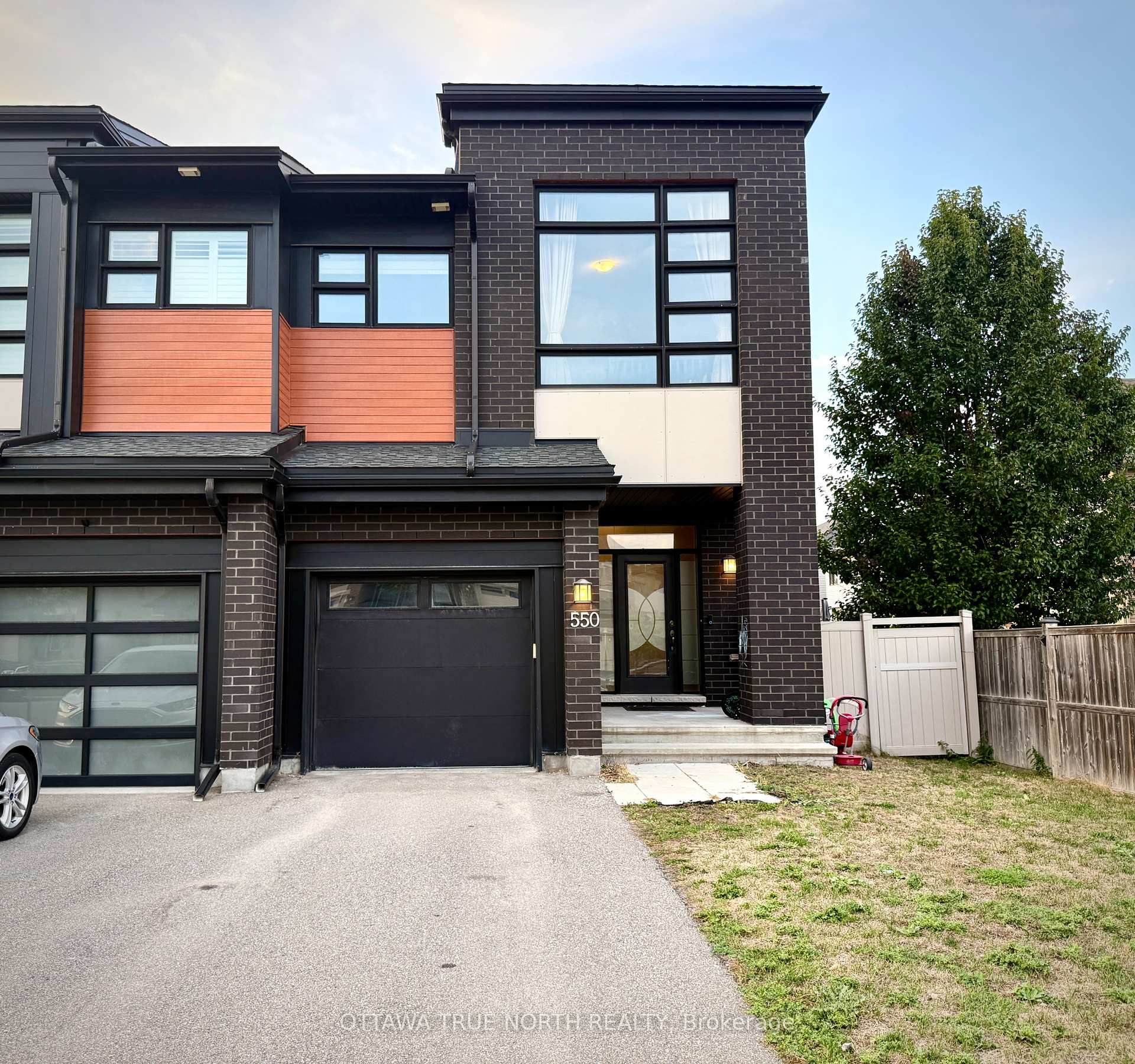 Photo 1 of 550 Borbridge Avenue, Ottawa, Riverside South/Gloucester Glen — HOMEH