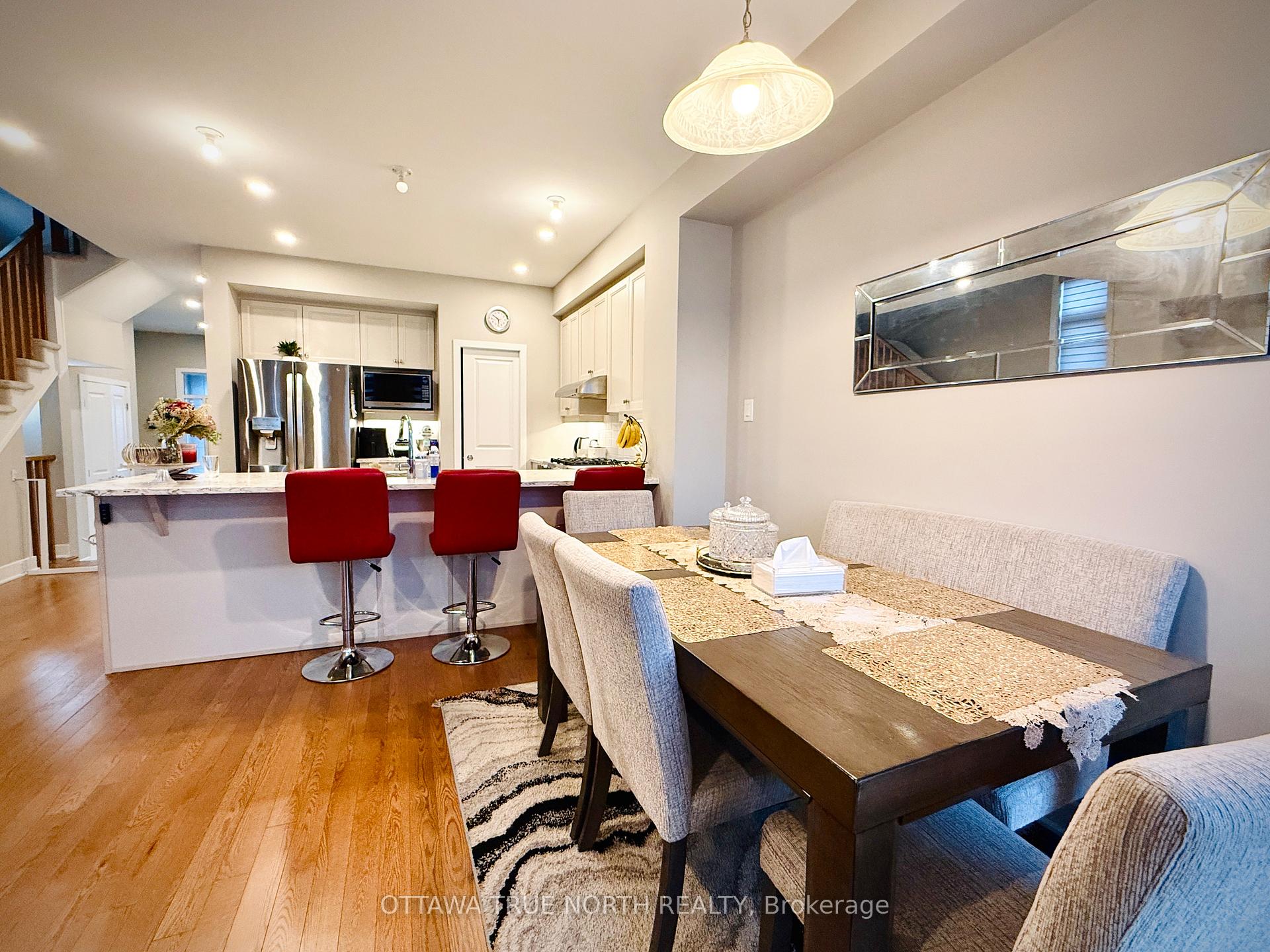 Photo 9 of 550 Borbridge Avenue, Ottawa, Riverside South/Gloucester Glen — HOMEH