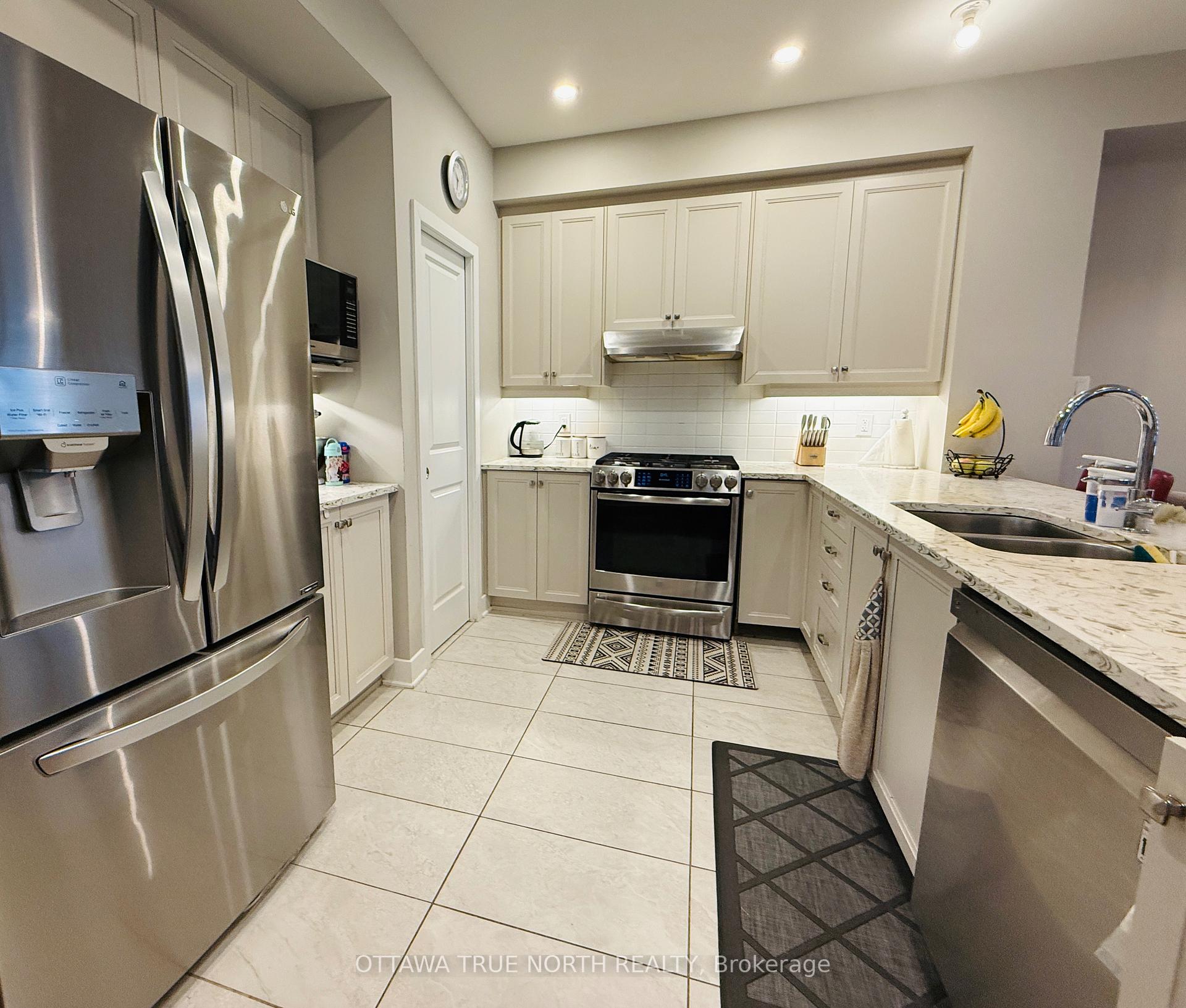 Photo 10 of 550 Borbridge Avenue, Ottawa, Riverside South/Gloucester Glen — HOMEH