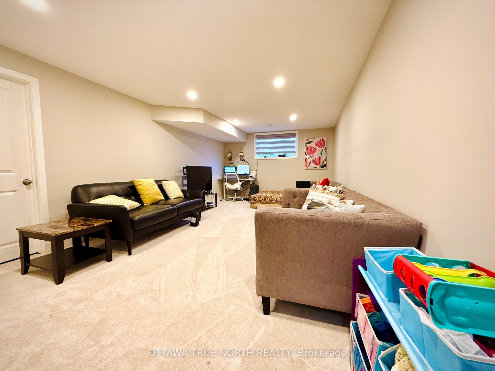Photo 20 of 550 Borbridge Avenue, Ottawa, Riverside South/Gloucester Glen — HOMEH