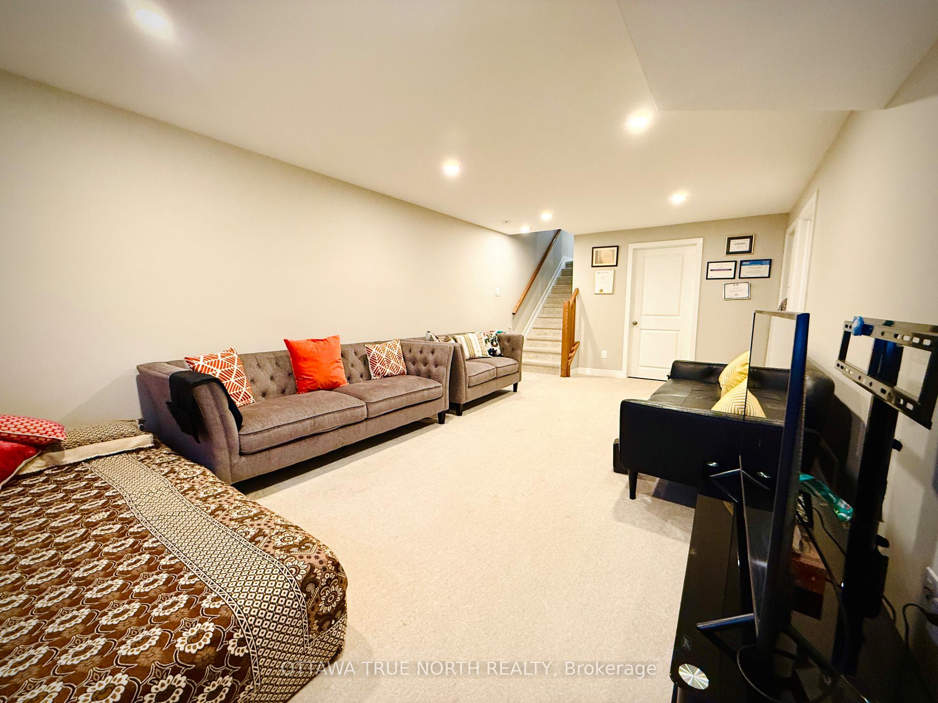 Photo 23 of 550 Borbridge Avenue, Ottawa, Riverside South/Gloucester Glen — HOMEH