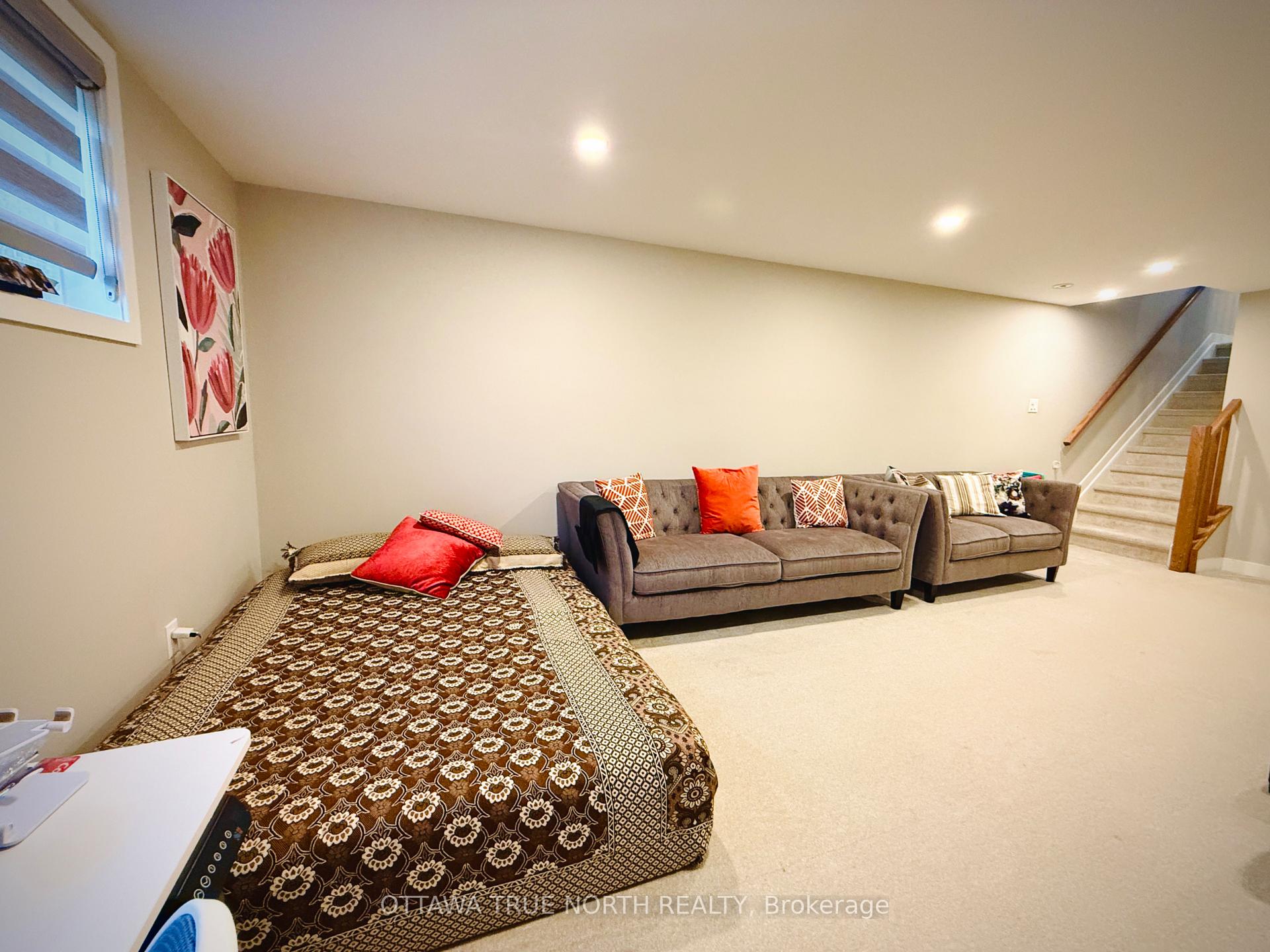 Photo 25 of 550 Borbridge Avenue, Ottawa, Riverside South/Gloucester Glen — HOMEH