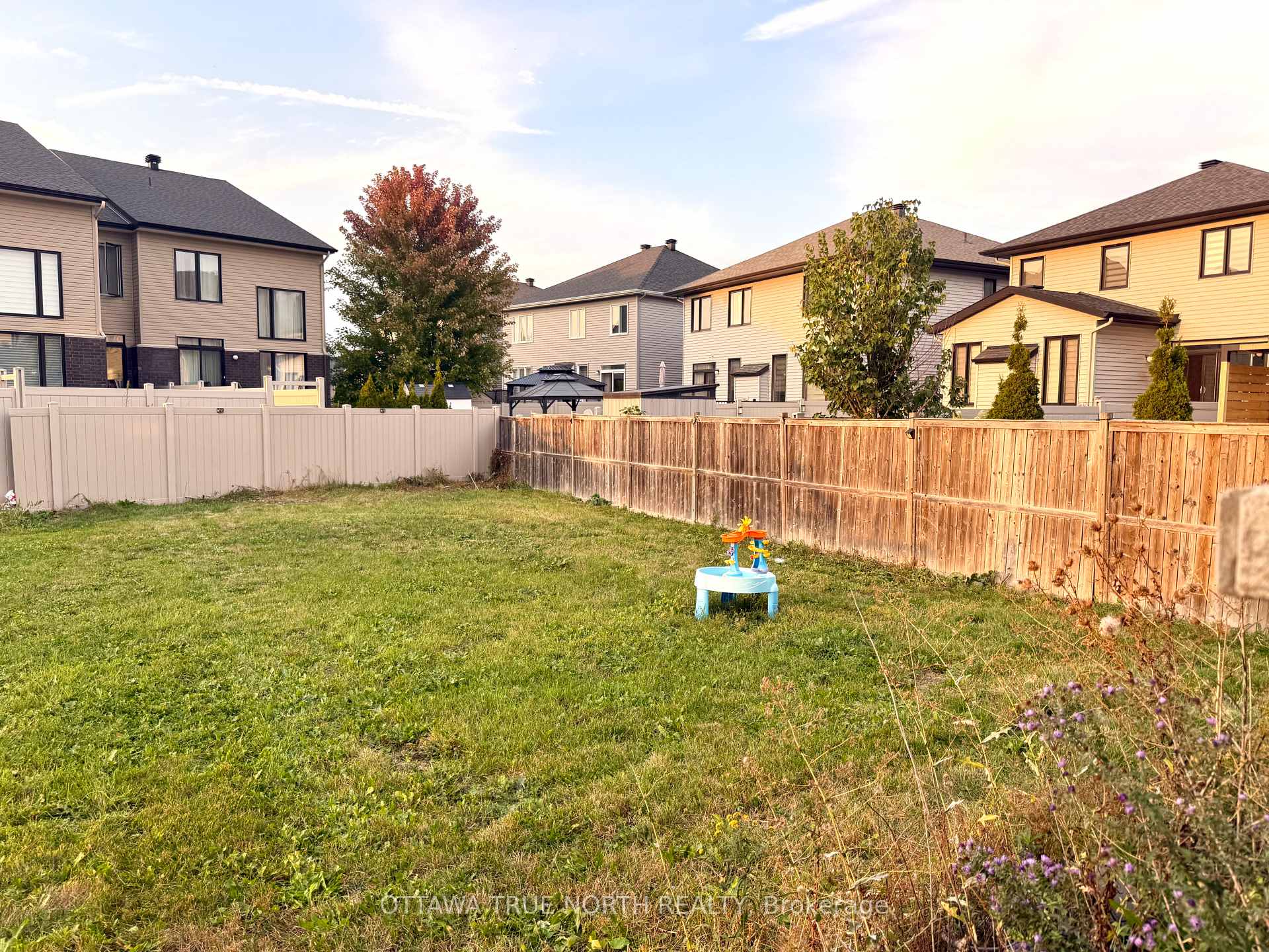 Photo 21 of 550 Borbridge Avenue, Ottawa, Riverside South/Gloucester Glen — HOMEH