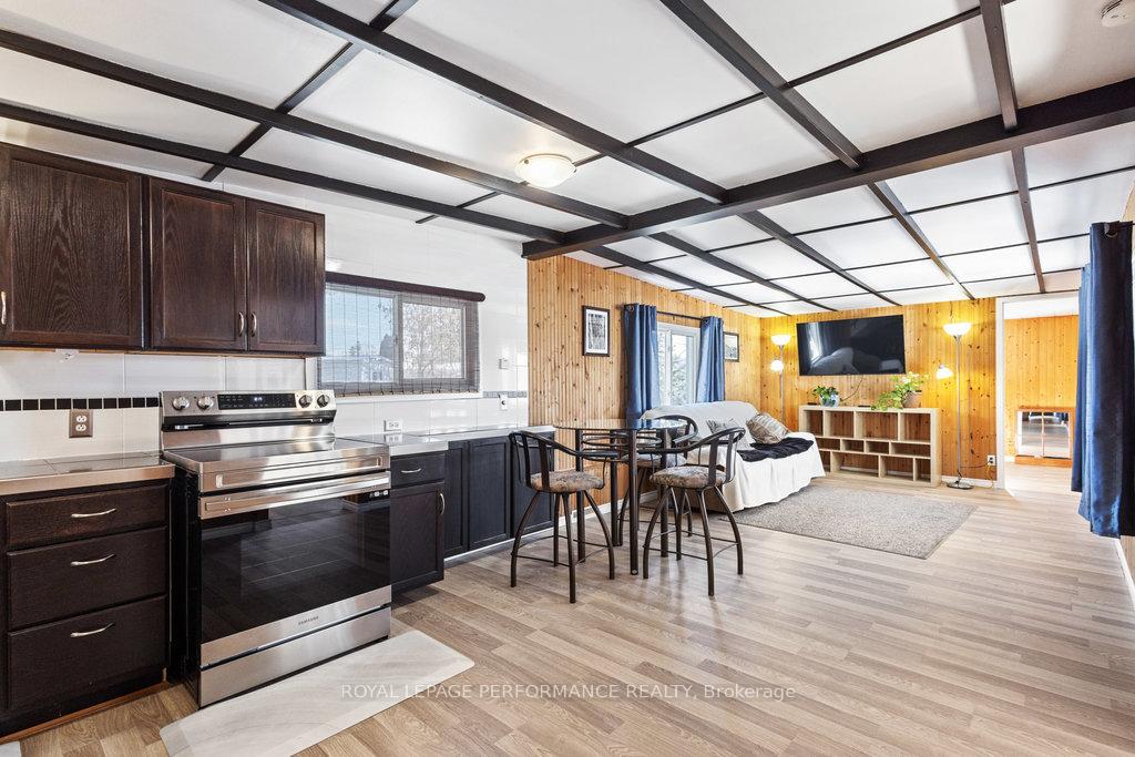 Photo 10 of 14 Ash Street, Ottawa, Bellwood - Industrial Park — HOMEH