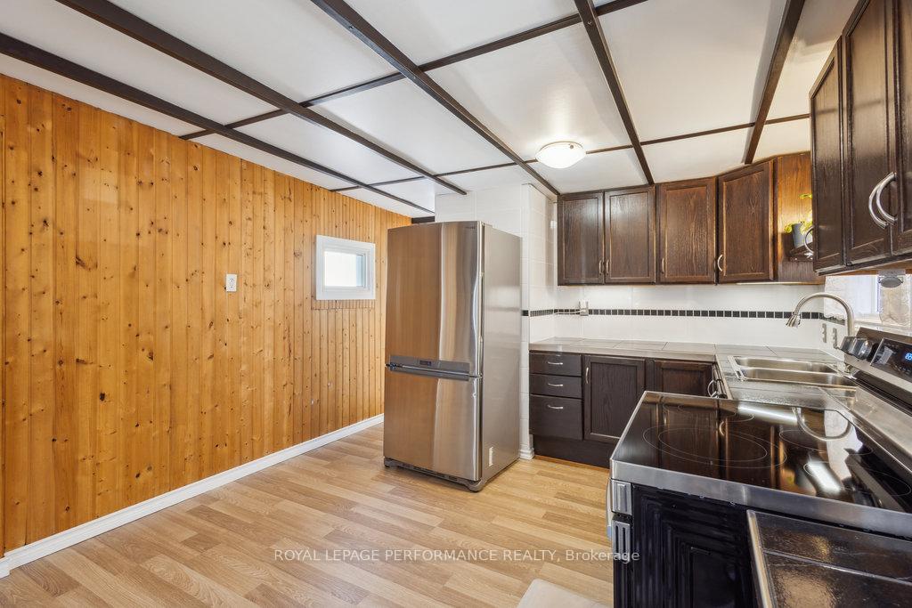 Photo 11 of 14 Ash Street, Ottawa, Bellwood - Industrial Park — HOMEH