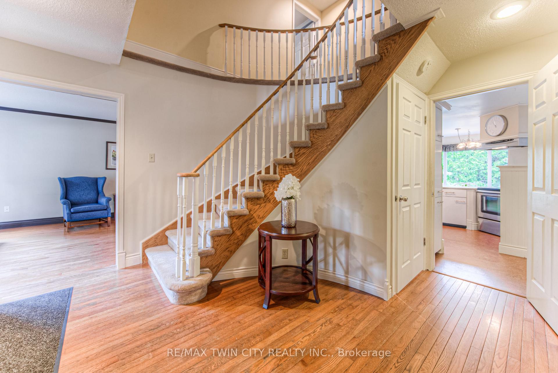 Photo 3 of 179 Woodbend Crescent, Waterloo — HOMEH