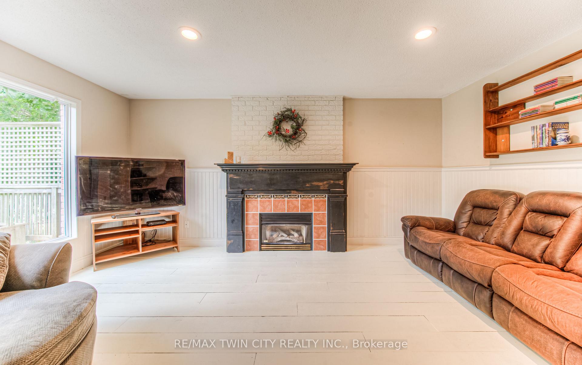 Photo 14 of 179 Woodbend Crescent, Waterloo — HOMEH