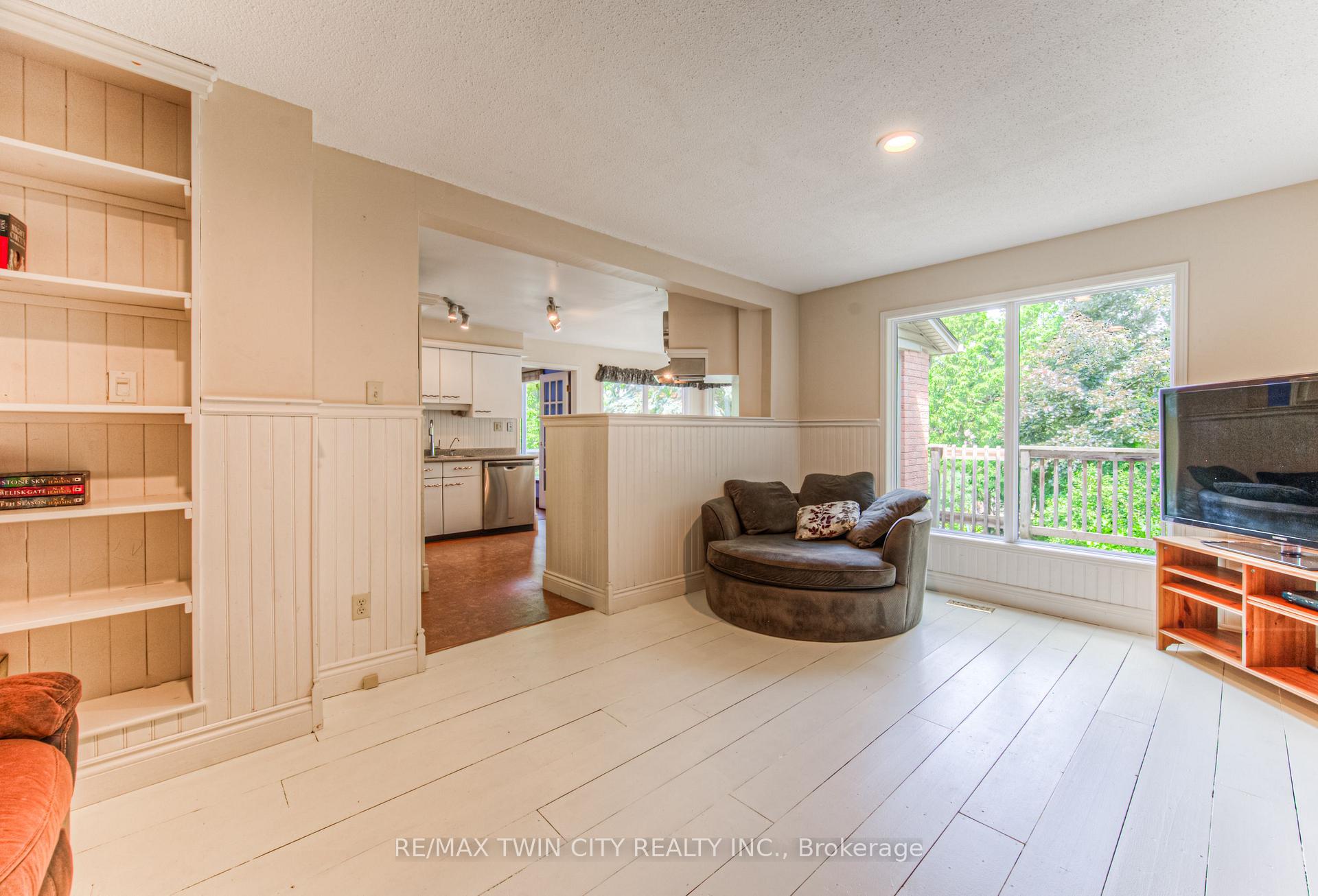 Photo 15 of 179 Woodbend Crescent, Waterloo — HOMEH
